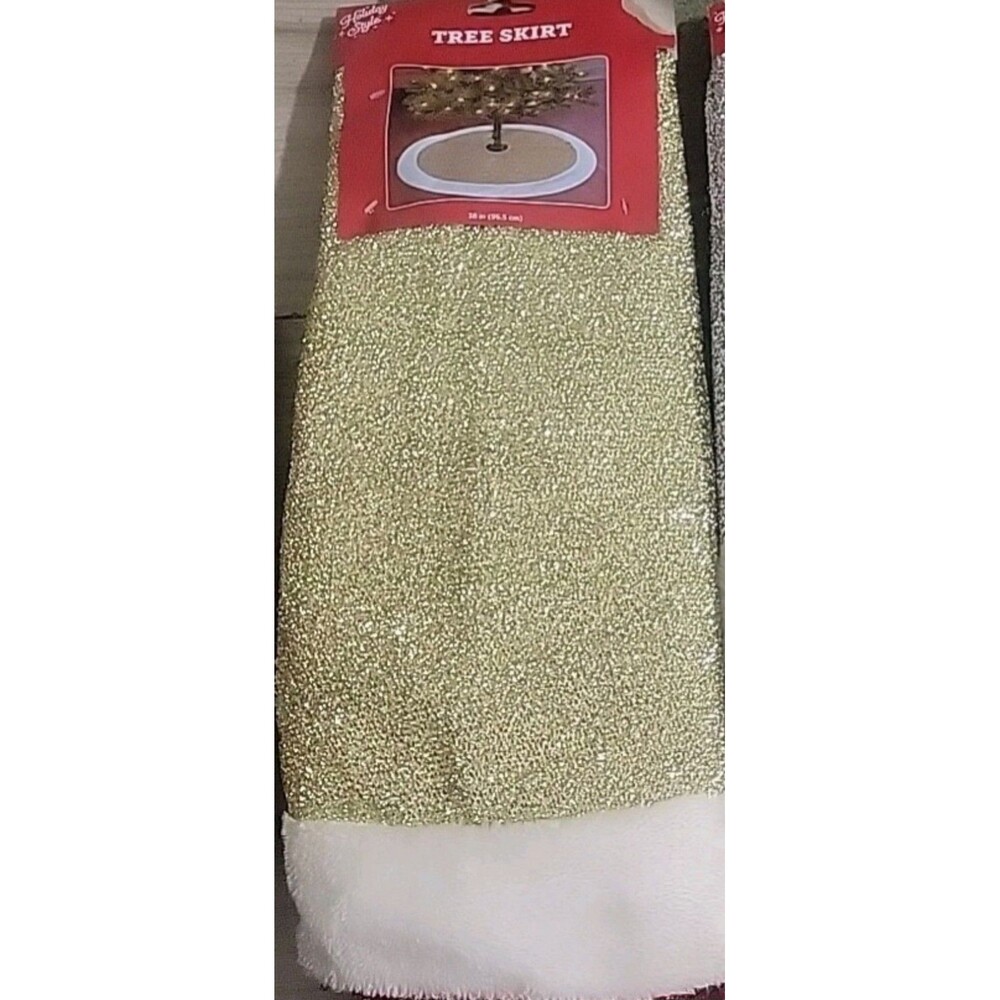Gold tree skirt
